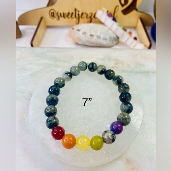 Handmade Gray Labradorite Rainbow Gemstone Bead Unisex Bracelet - Picture 5 of 8